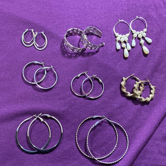 Set of 8 earrings/ hoops - Picture 1 of 4